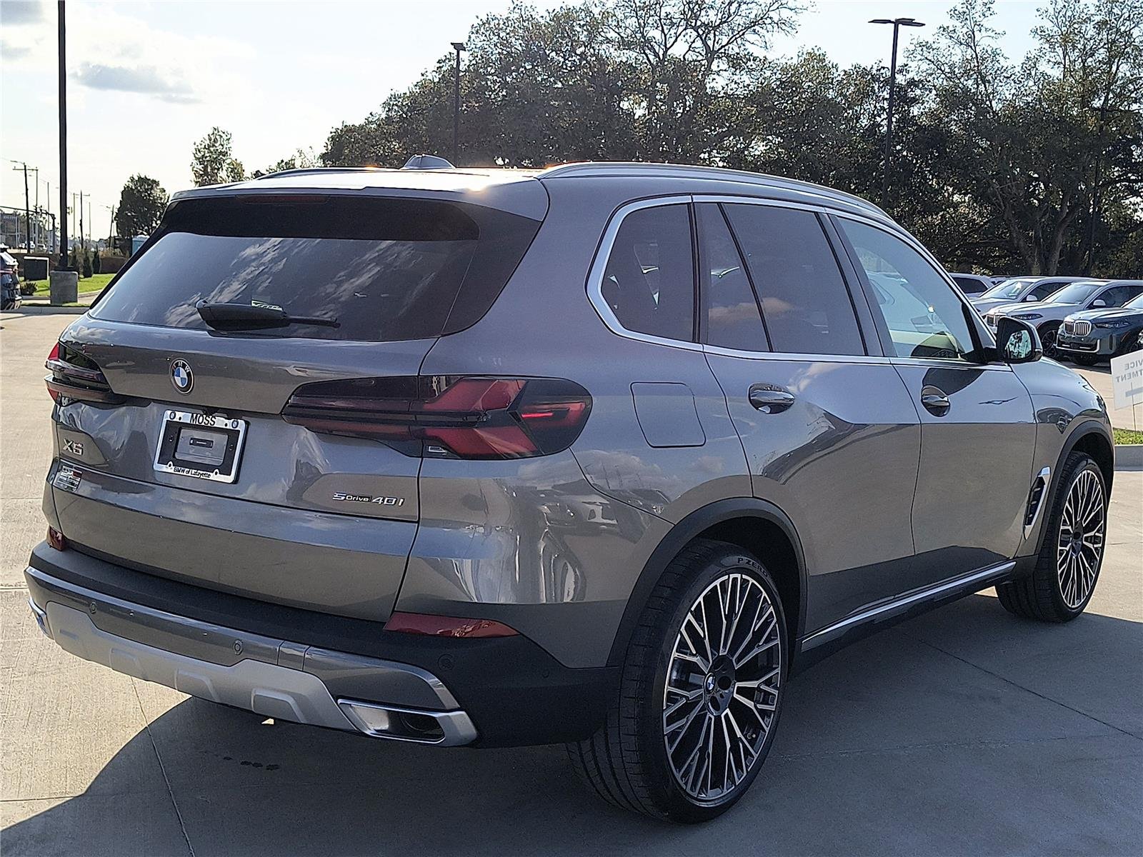 New 2026 Skyscraper Grey Metallic BMW sDrive40i image 5