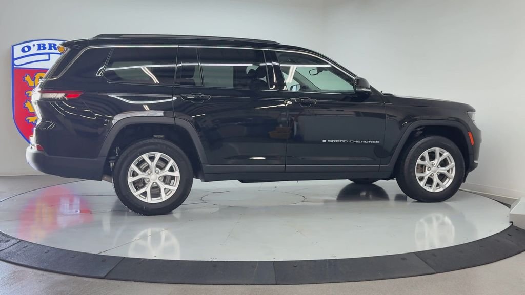 Used 2023 Diamond Black Jeep Limited image 4