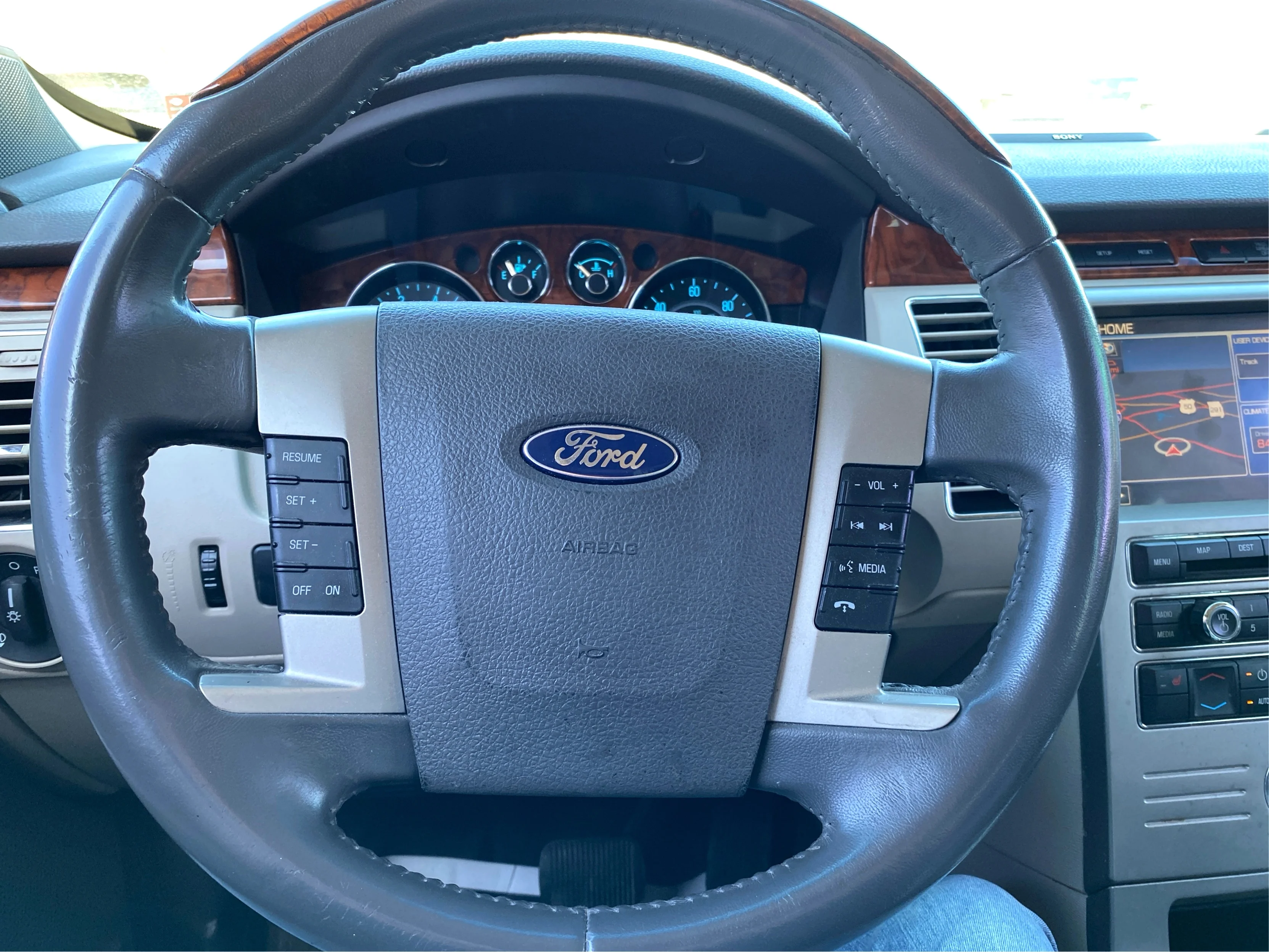 Used 2011 Tuxedo Black Metalli Ford Limited FWD image 15