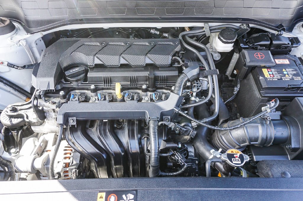 Used 2024 Silver Hyundai SEL image 25
