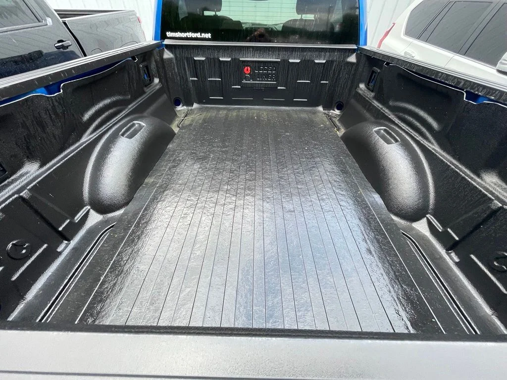 Used 2016 Blue Ford XLT image 9