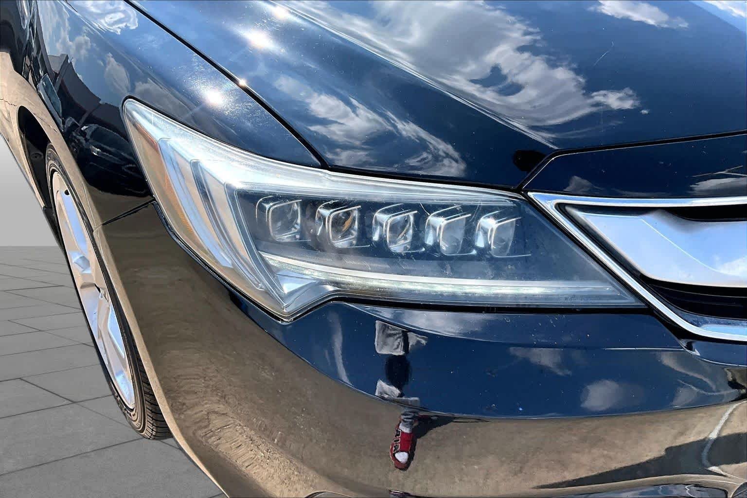 Used 2016 Crystal Black Pearl Acura w/Premium Pkg image 28