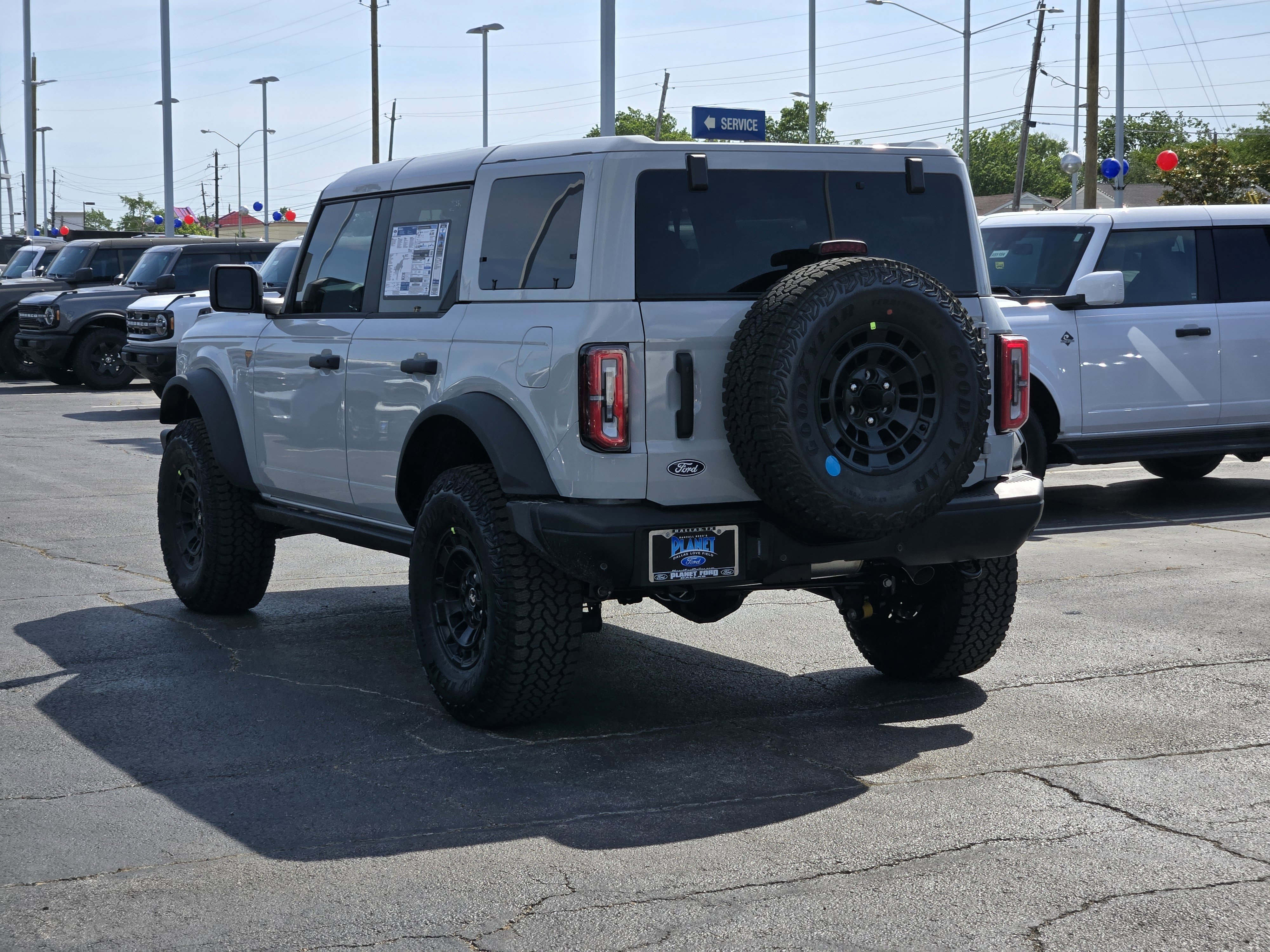 New 2026 Avalanche Gray Ford Badlands image 3