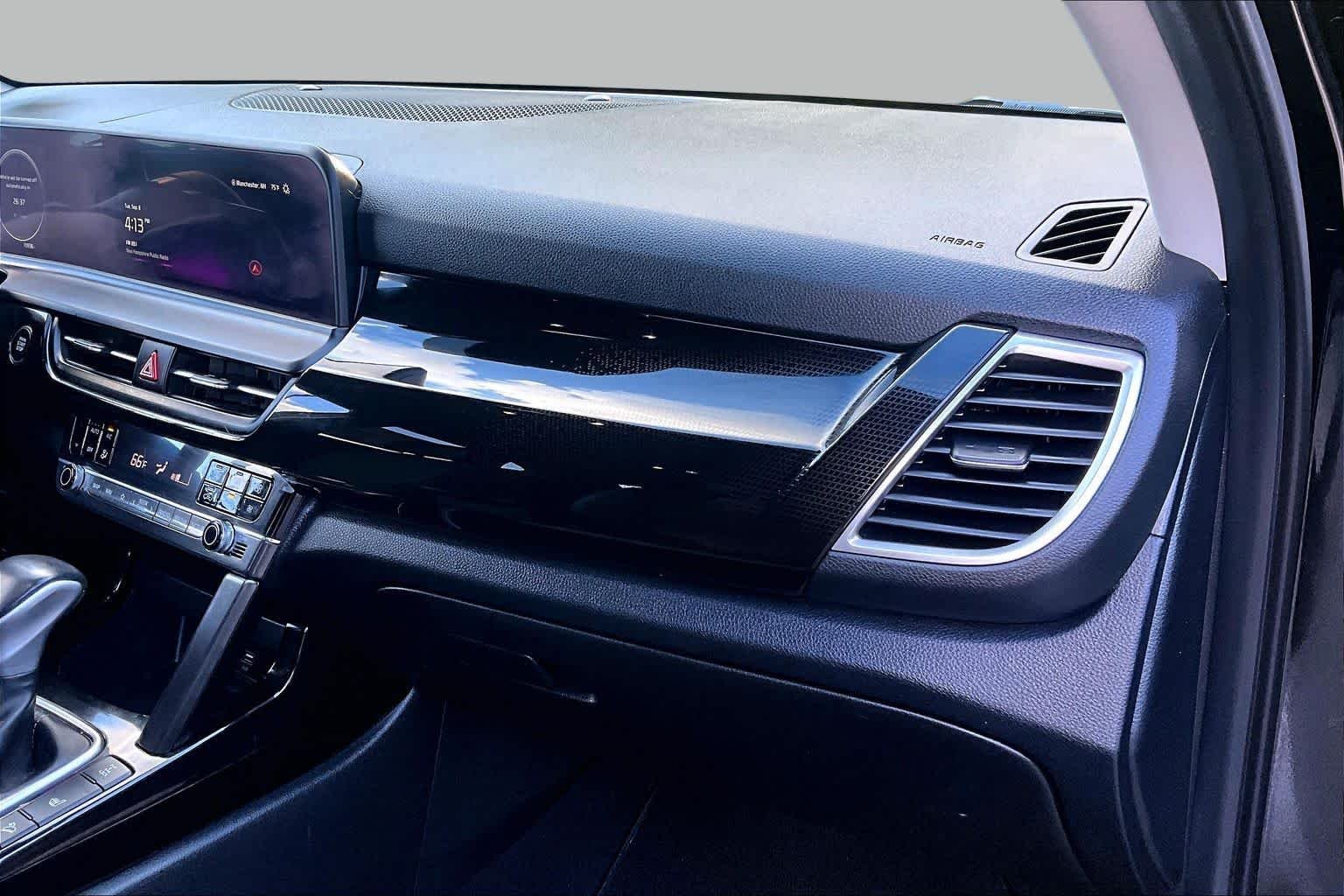 Used 2024 Fusion Black Kia S image 17