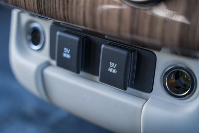 Used 2018 Byron Blue Metallic Land Rover 5.0L V8 Supercharged Autobiography image 39