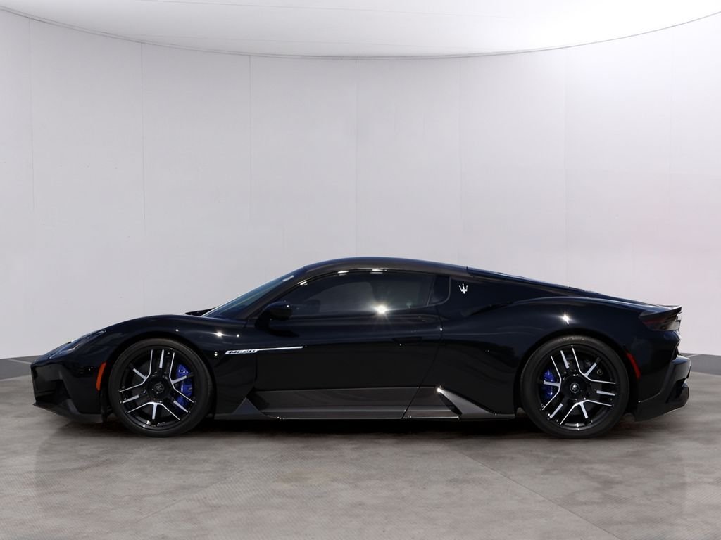 Used 2023 Nero Essenza Solid Maserati Base image 4