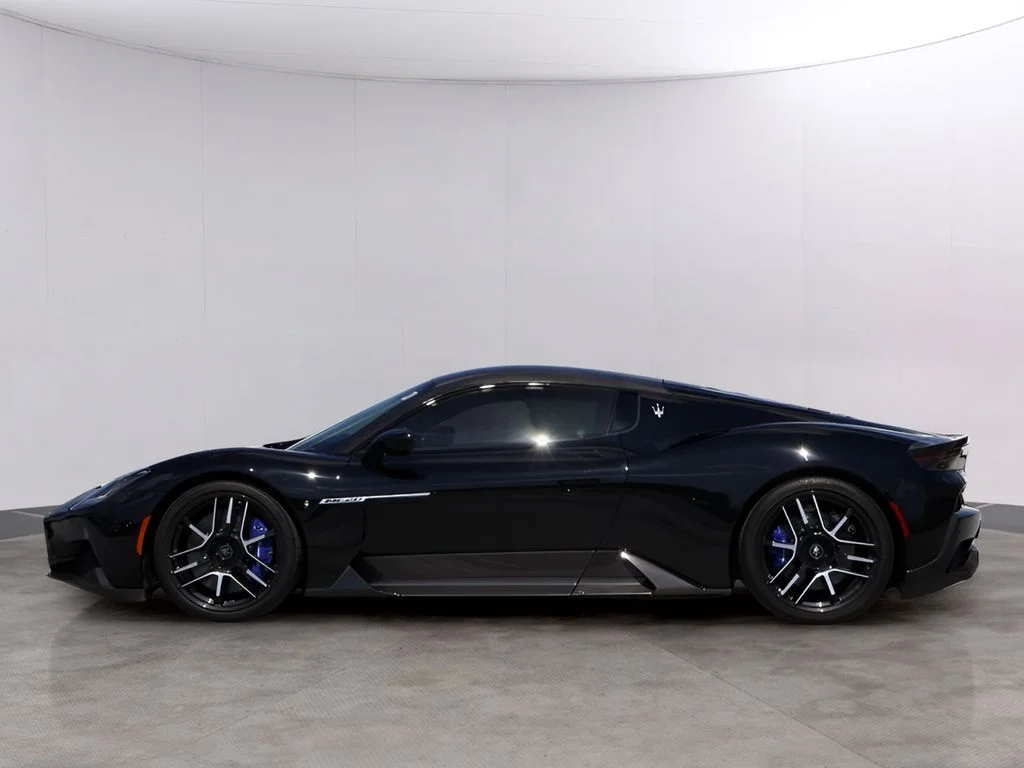 Used 2023 Nero Essenza Solid Maserati Base image 4