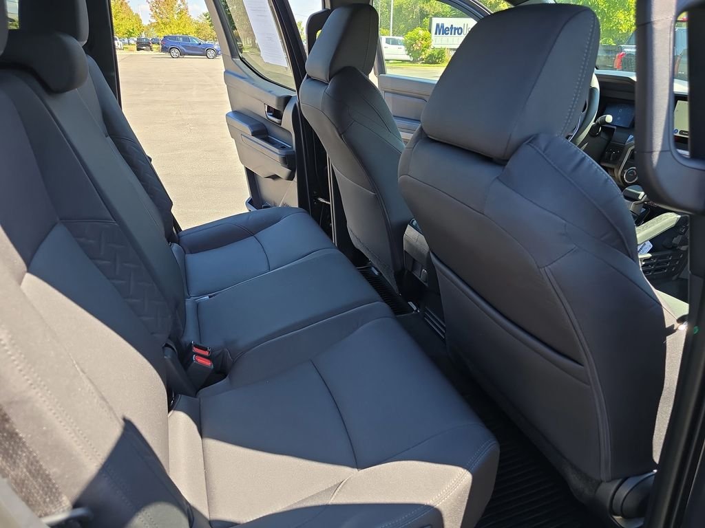 2025 Toyota Tacoma SR5 - Photo 13