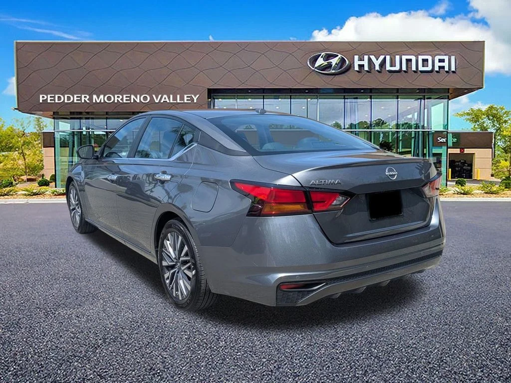 Used 2025 Gray Nissan 2.5 SV image 4