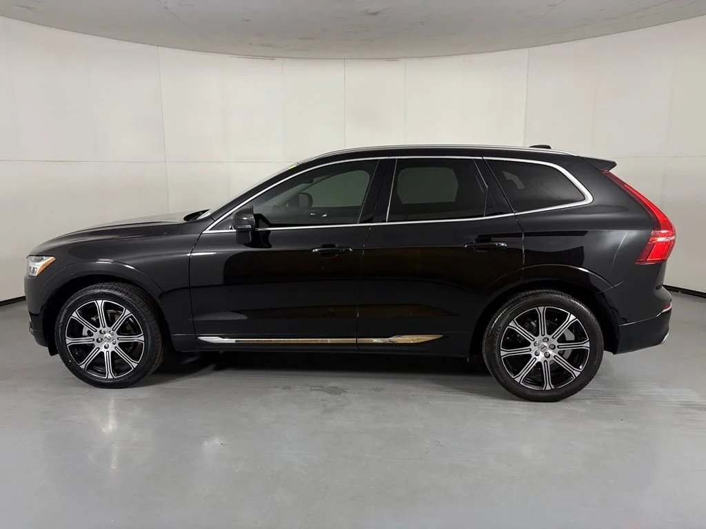 Used 2020 Onyx Black Metallic Volvo T5 Inscription image 5