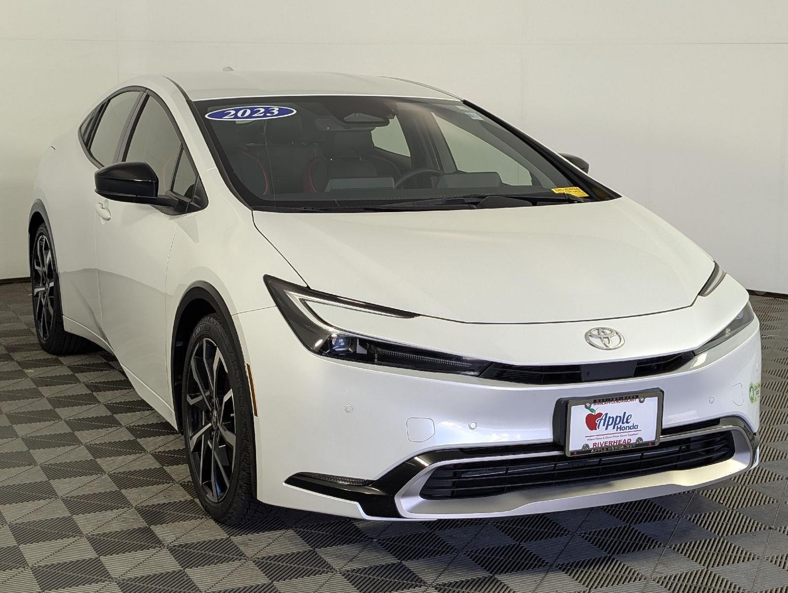 Used 2023 Wind Chill Pearl Toyota XSE image 1