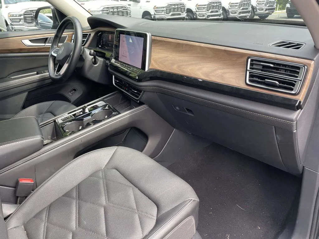 Certified Used 2025  Volkswagen 2.0T SE w/Technology image 10