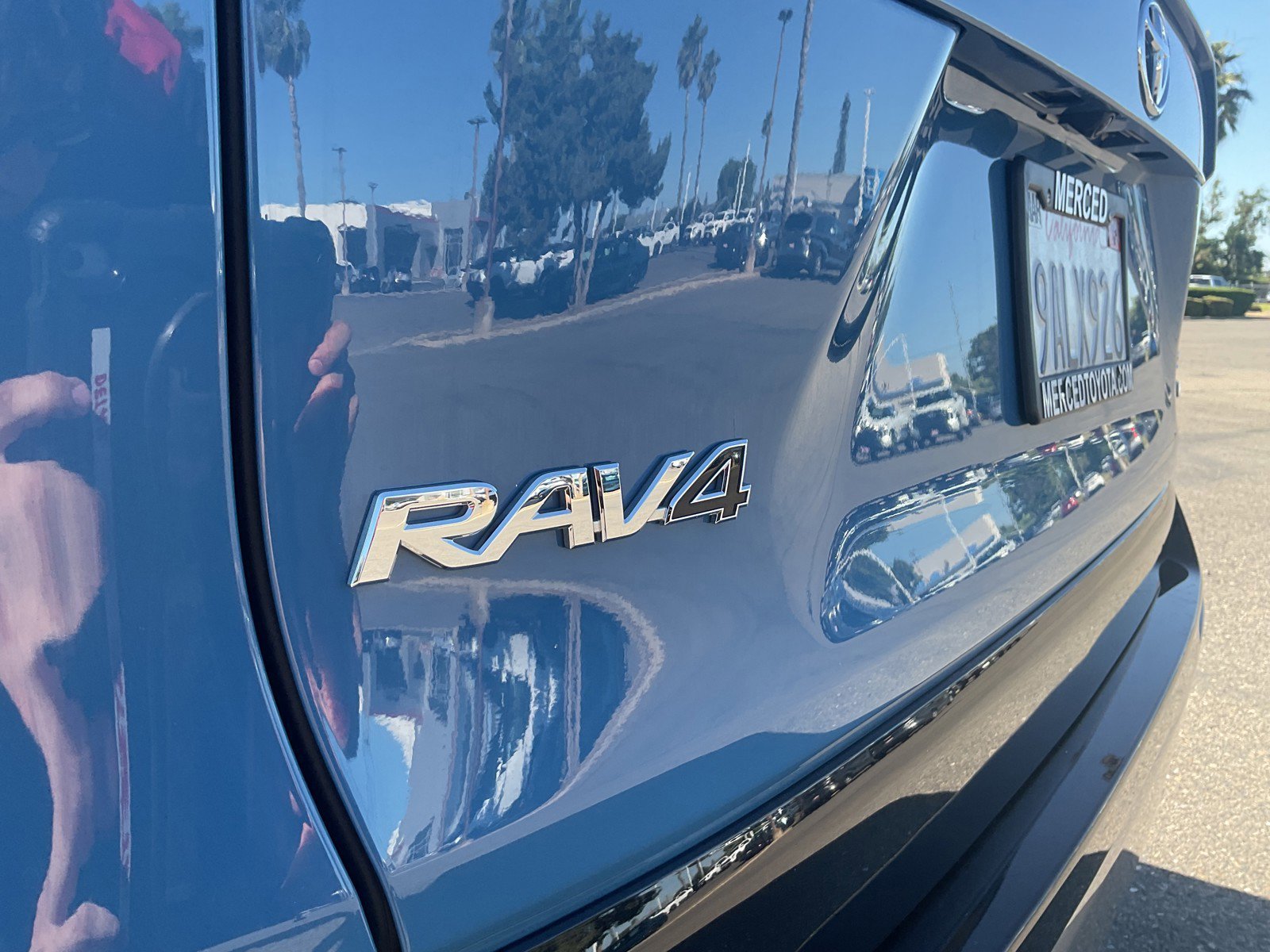 2022 Toyota RAV4 SE - Photo 10