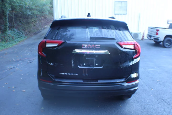 Used 2022 EBONY TWILIGHT METALLIC GMC SLE image 15