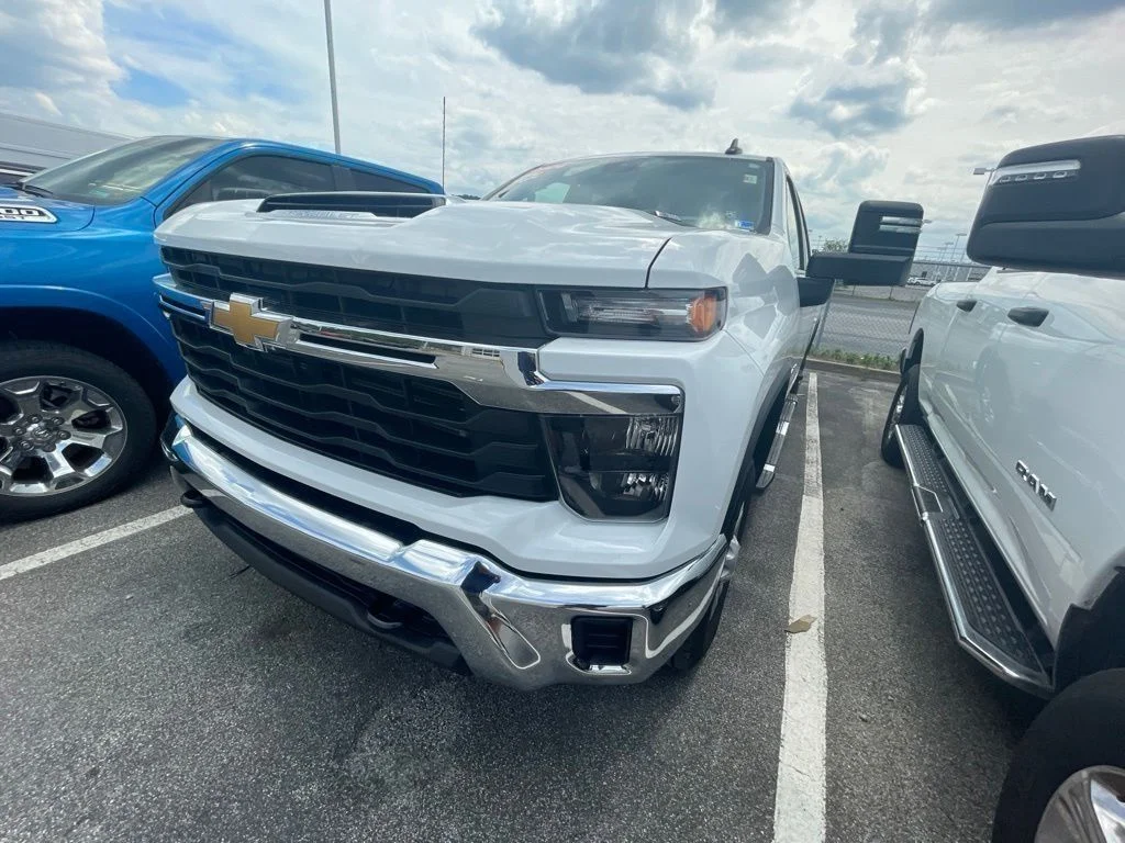 Used 2024 White Chevrolet LT image 19
