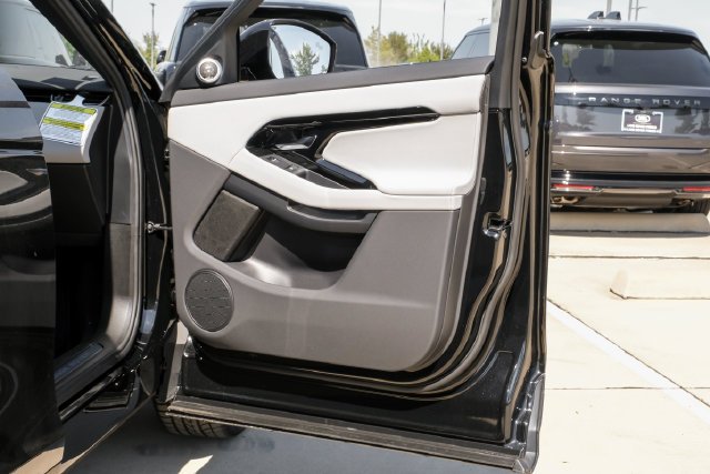 New 2026 Santorini Black Land Rover S image 51