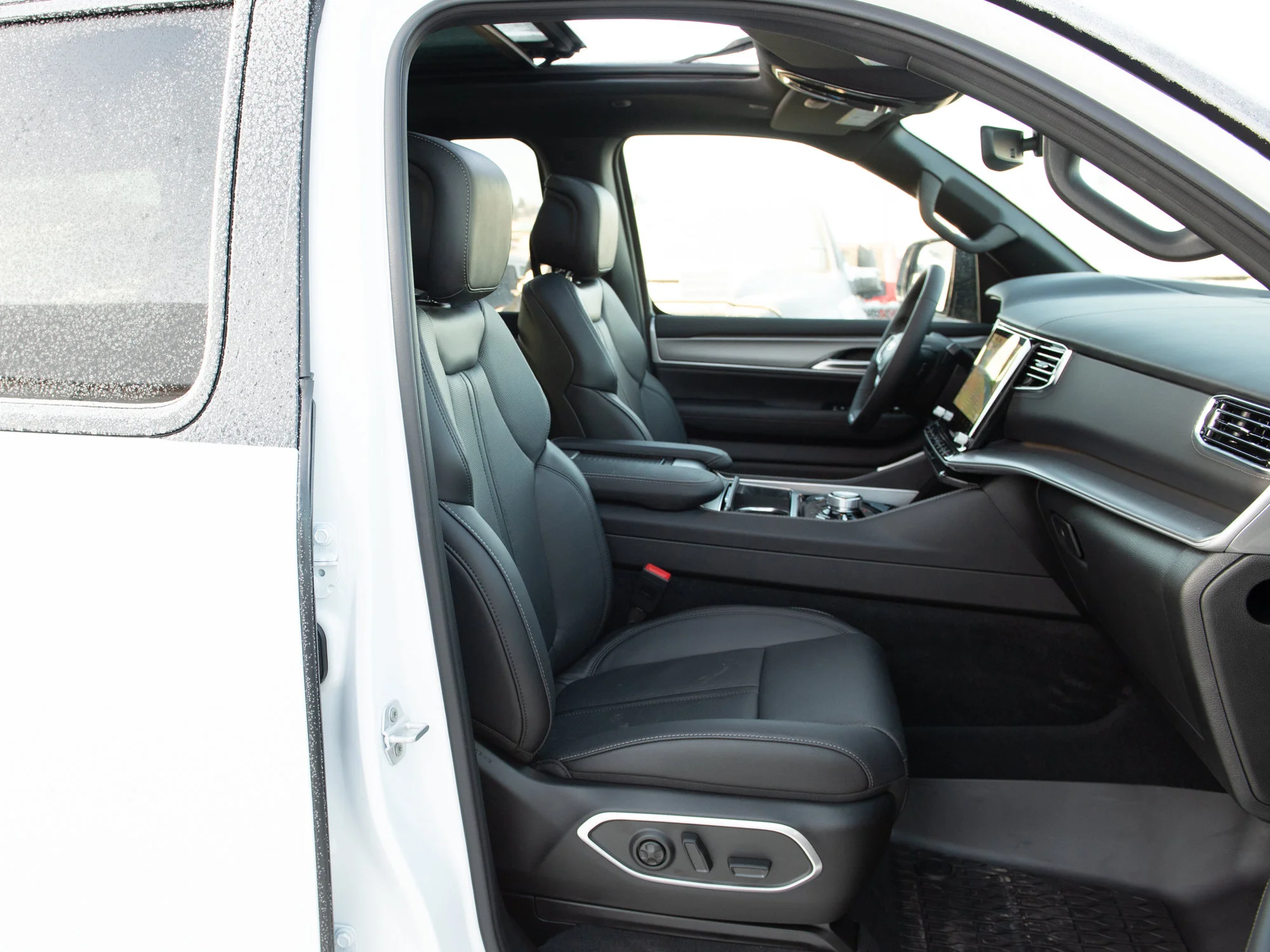 Used 2026 White Jeep Limited Reserve* image 28