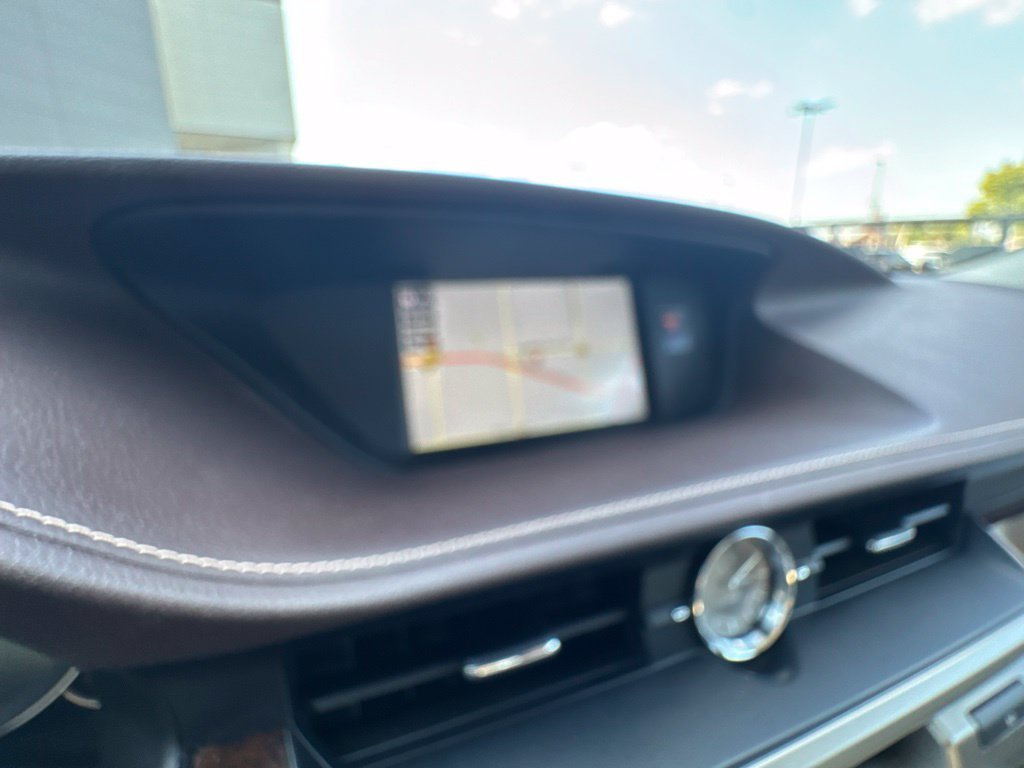 Used 2017  Lexus 350 image 9