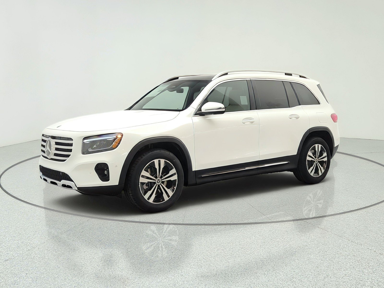 New 2026 Polar White Mercedes-Benz GLB 250 SUV image 1