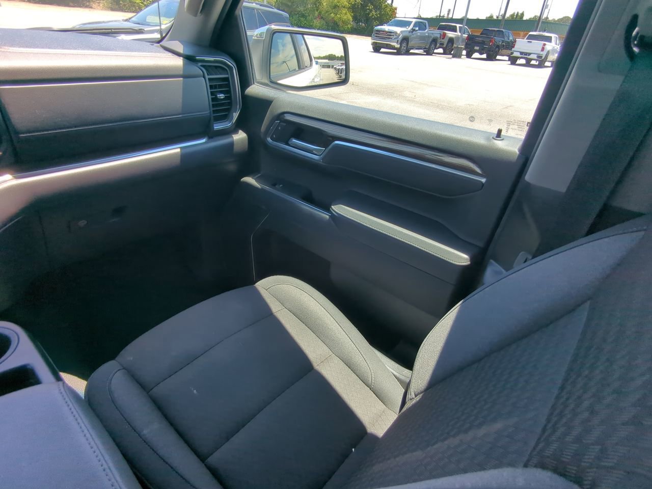 Used 2025 Summit White Chevrolet LT image 16