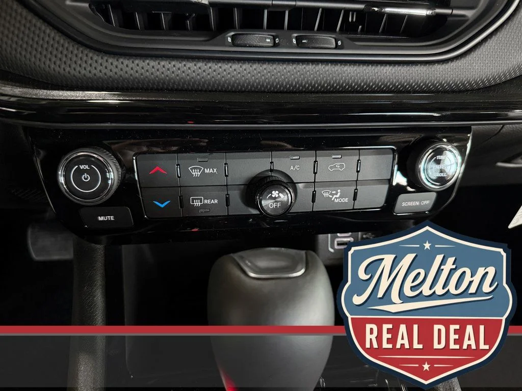 New 2025 Silver Jeep Latitude image 38