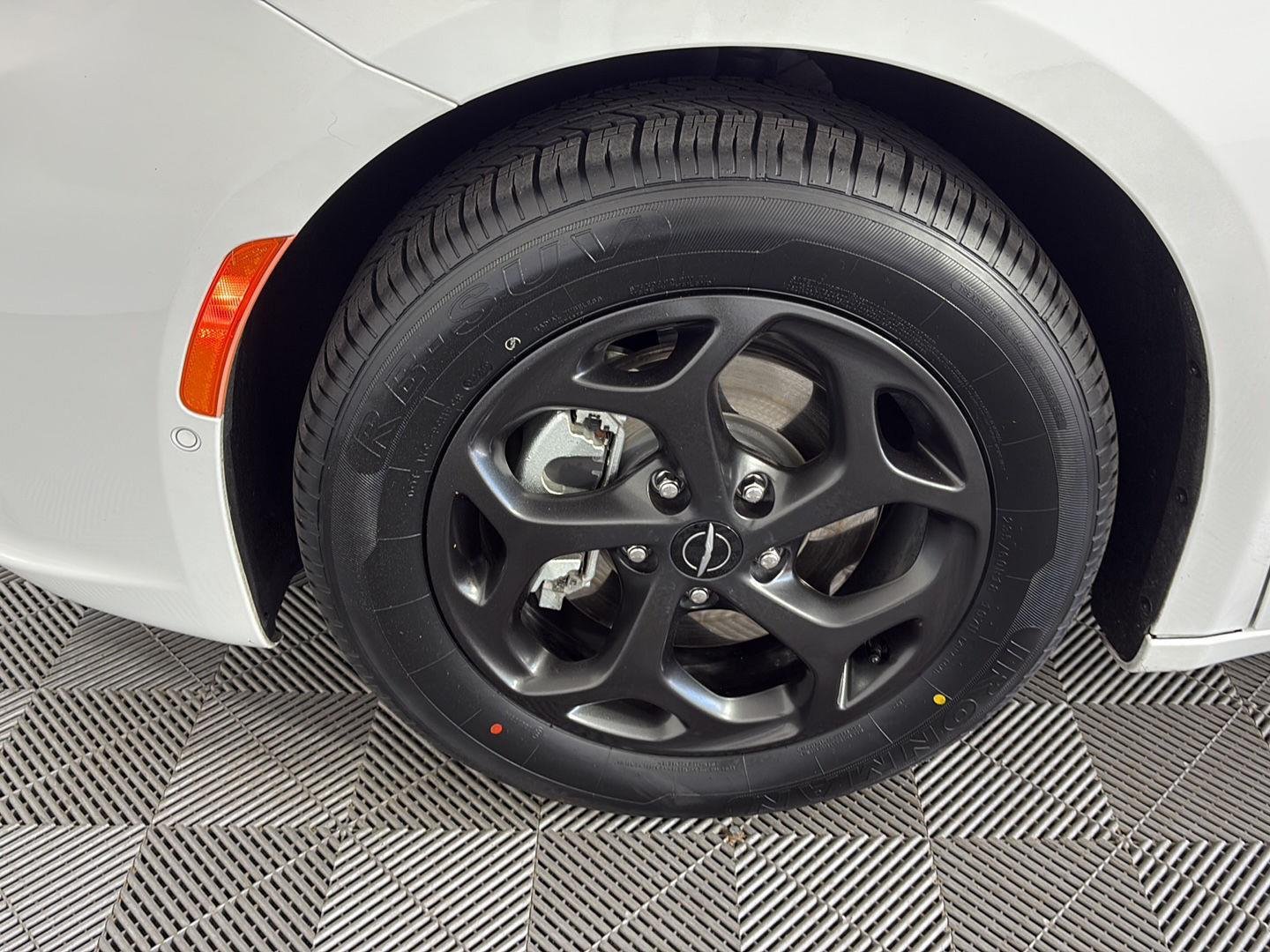 Used 2022 Bright White Clearcoat Chrysler Hybrid Limited image 16