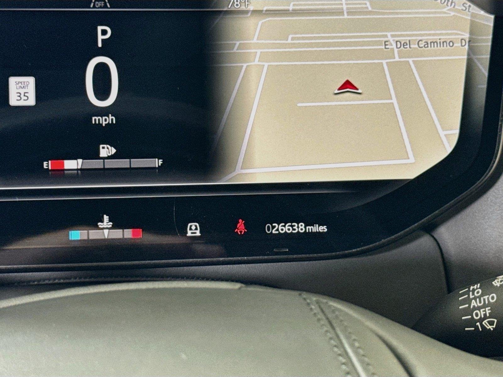 Used 2024 Fuji White Land Rover SE | Blackout Pkg | 360 Camera | Heated/Vented Seats image 18