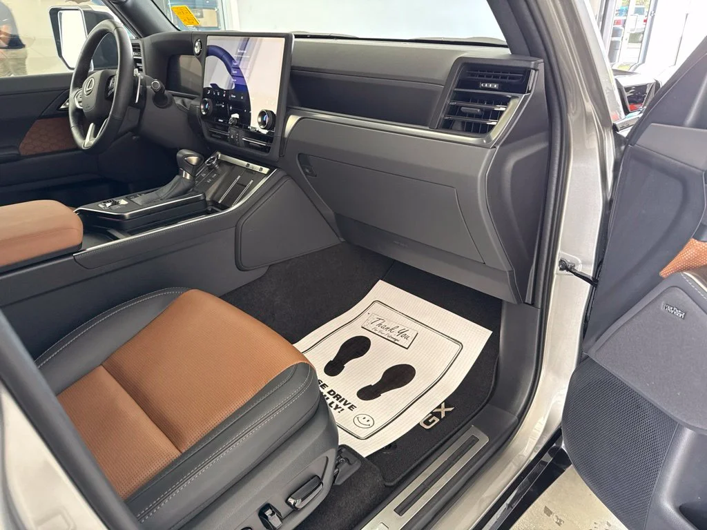 Used 2025 Silver Lexus 550 Luxury+ image 35
