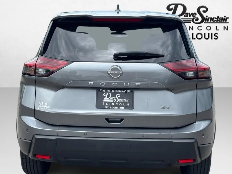 Used 2024 Gray Nissan SV image 4