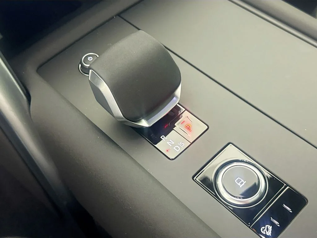 New 2026 Eiger Grey Land Rover S image 15