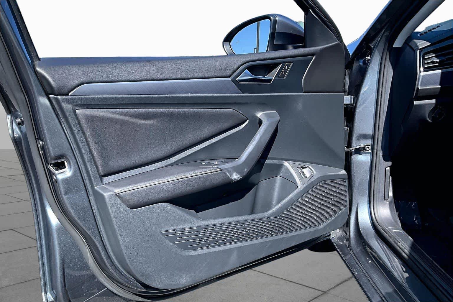 Used 2024 Platinum Gray Metallic Volkswagen SE image 21