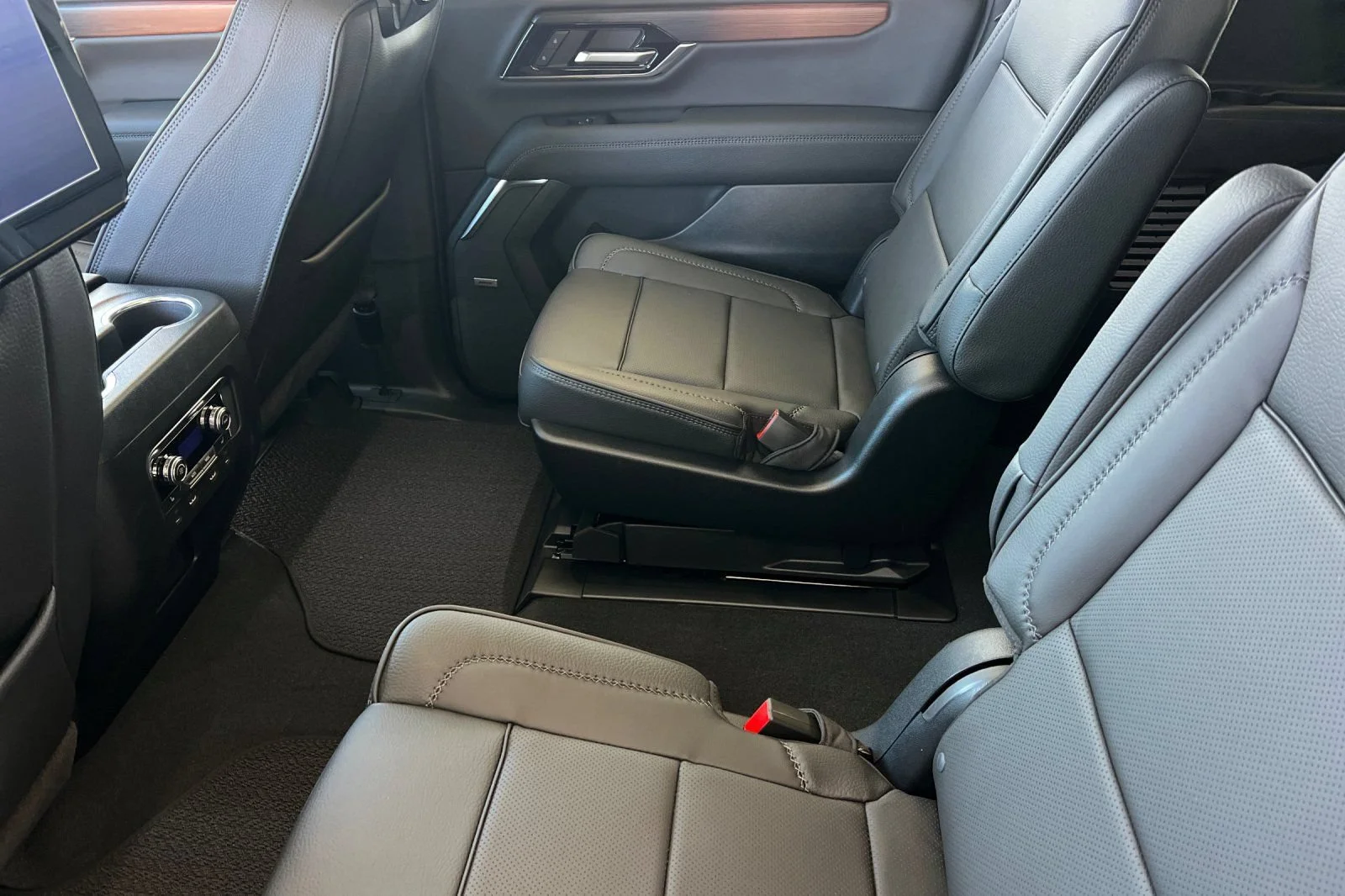 2026 GMC Yukon XL Denali - Photo 9