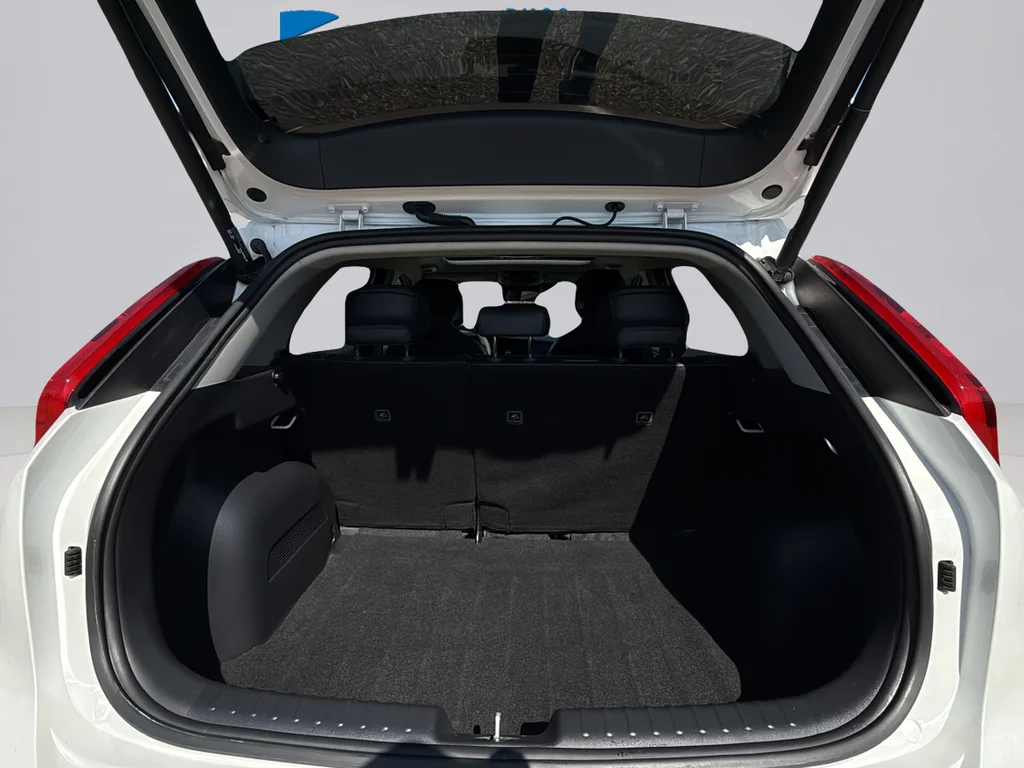 Used 2023 Snow White Pearl Kia Wave image 25
