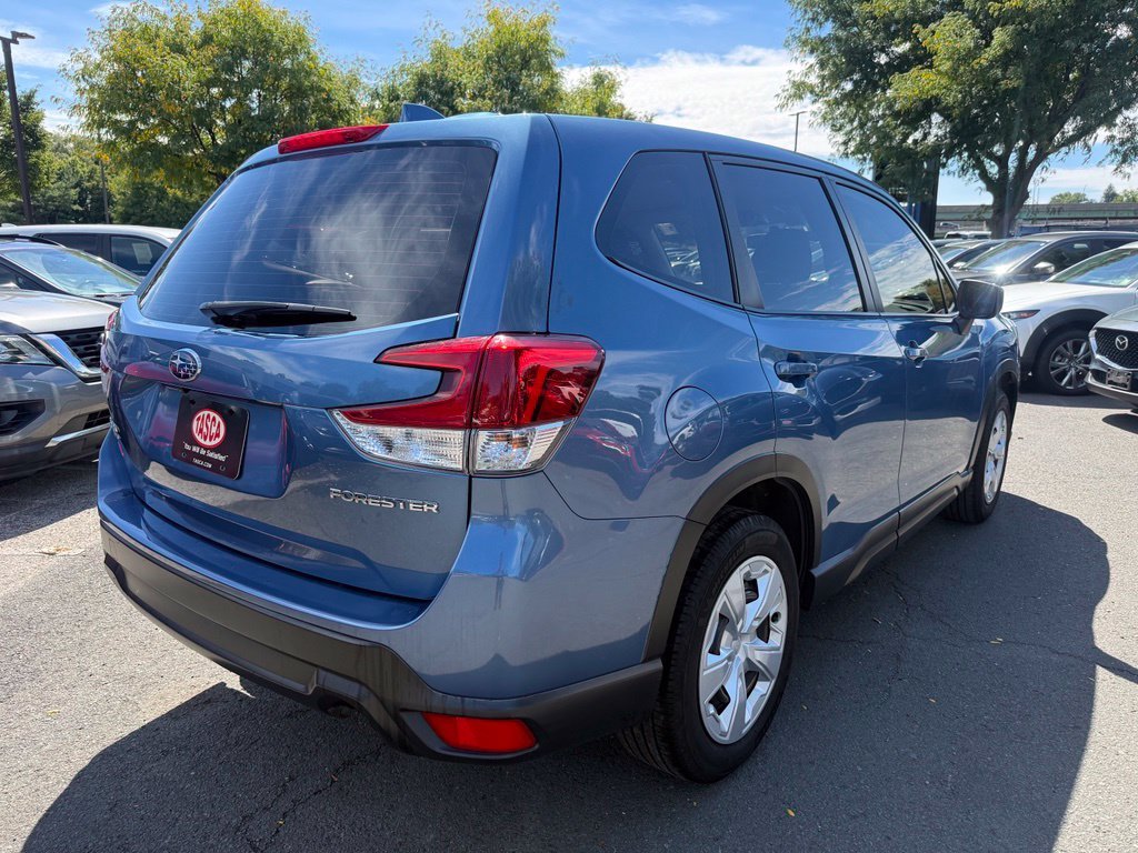 Used 2019 Horizon Blue Pearl Subaru Base image 6