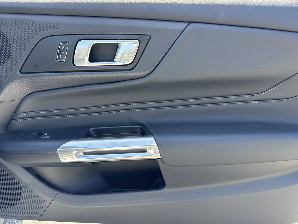 2025 Ford Mustang EcoBoost Premium Convertible - Photo 14