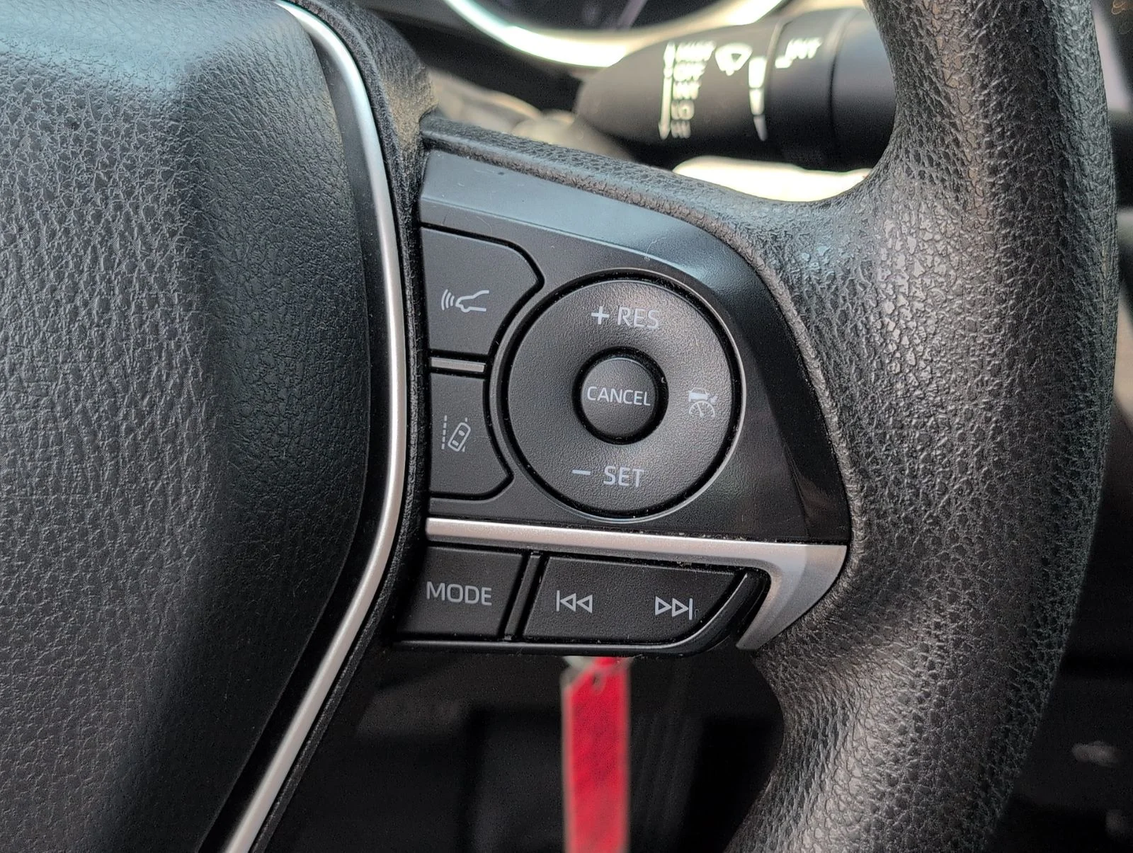Used 2021 White Toyota LE image 25