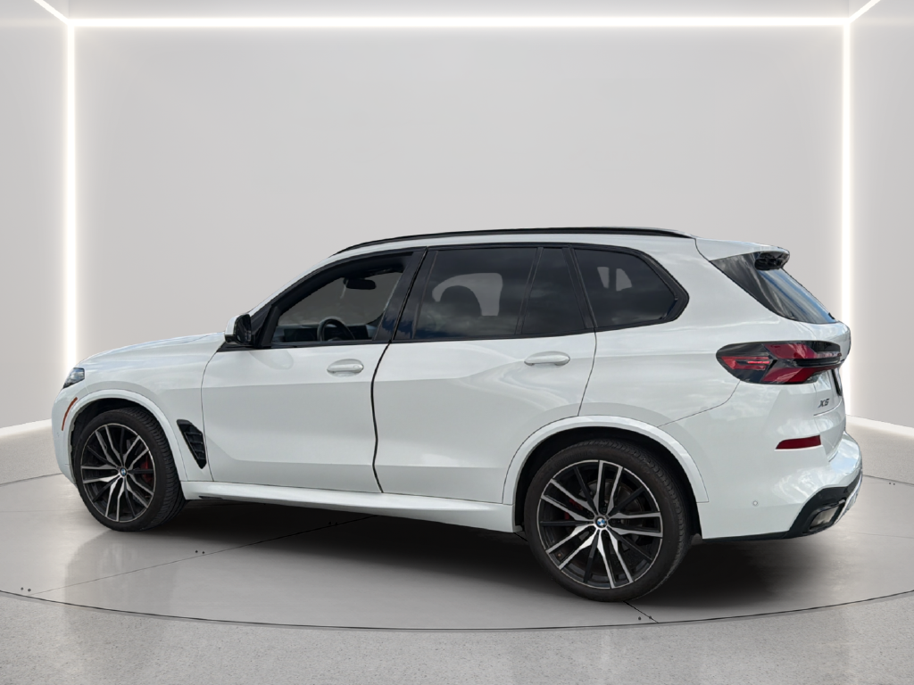 Used 2024 Alpine White BMW sDrive40i image 4