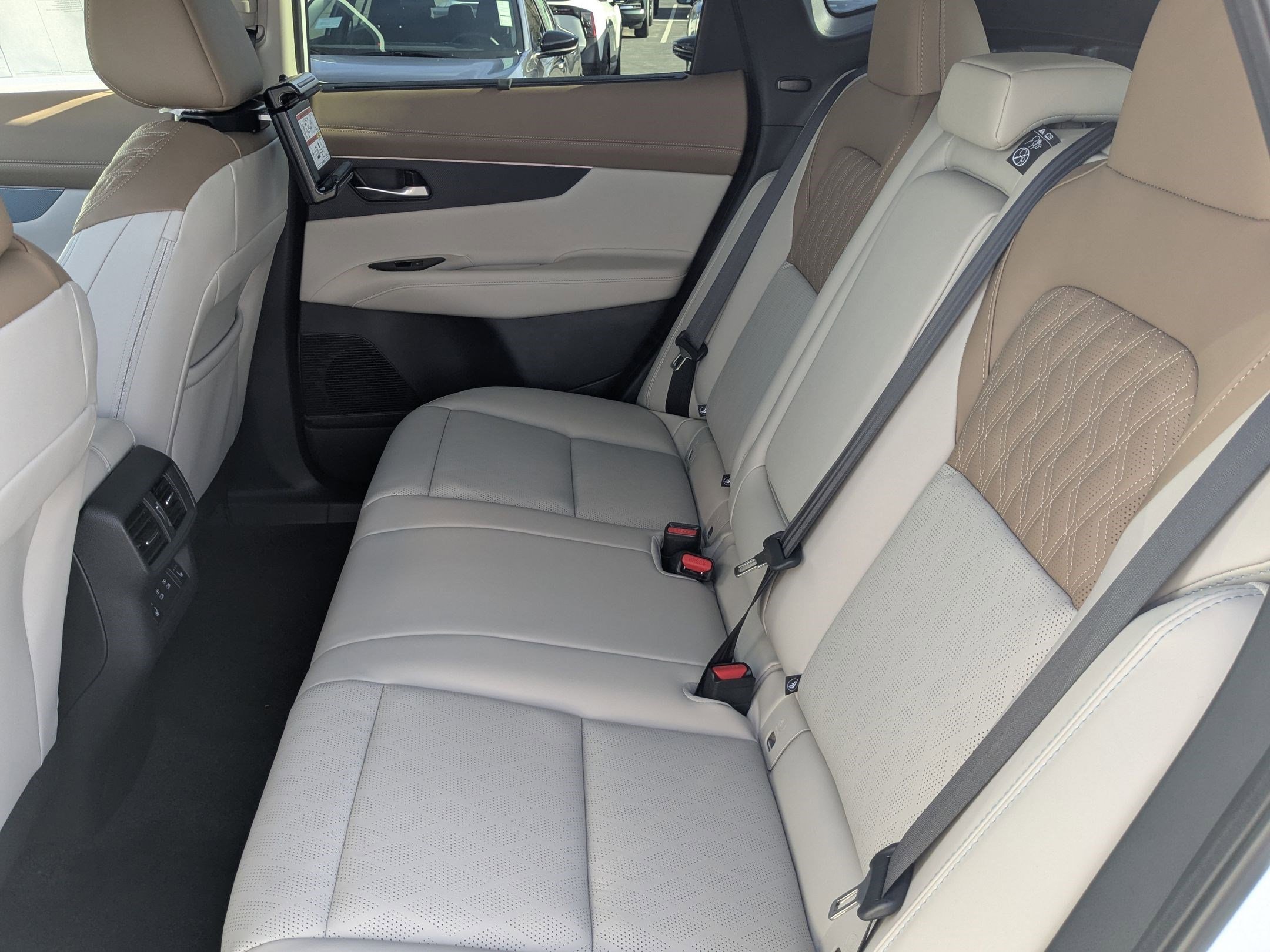 New 2026 Everest White Pearl Tricoat/Super Black Nissan Platinum image 16