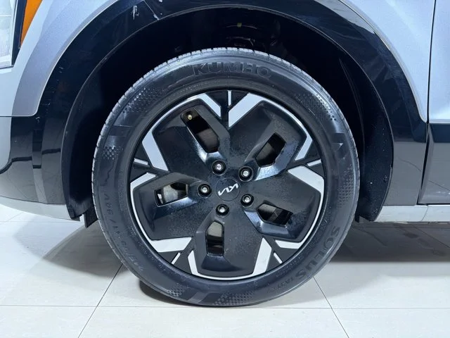 Used 2024 STEEL_GRAY Kia Wind image 10