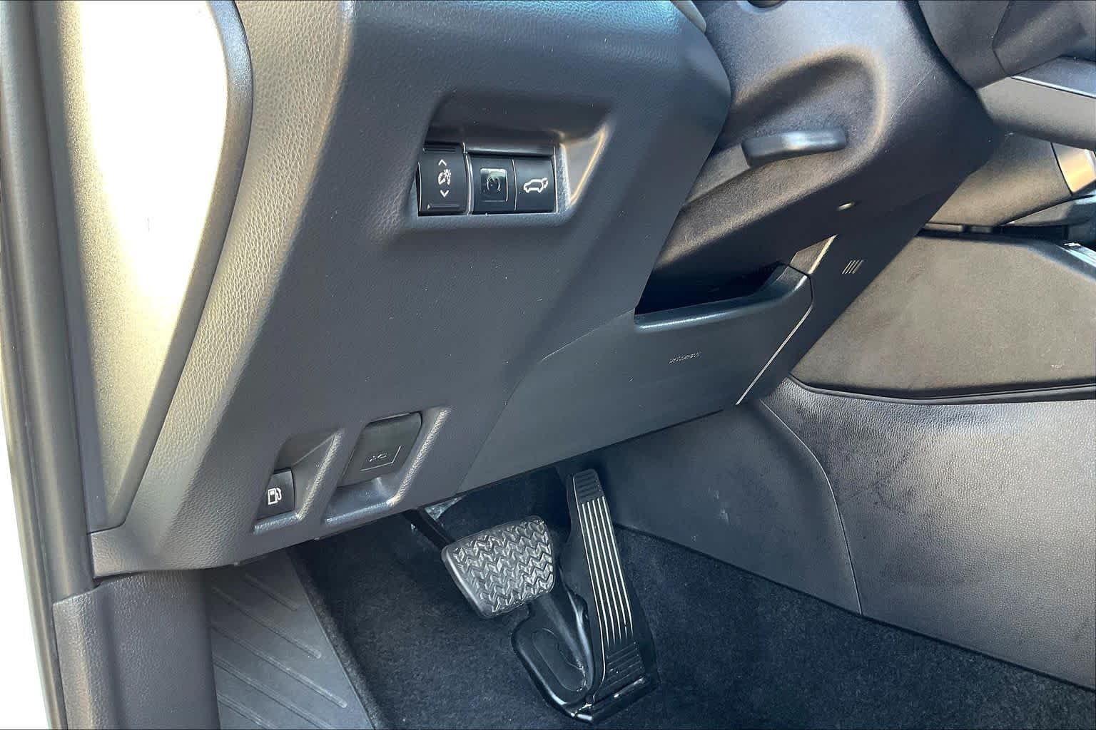 Certified Used 2026 Wind Chill Pearl Toyota XLE Premium image 29