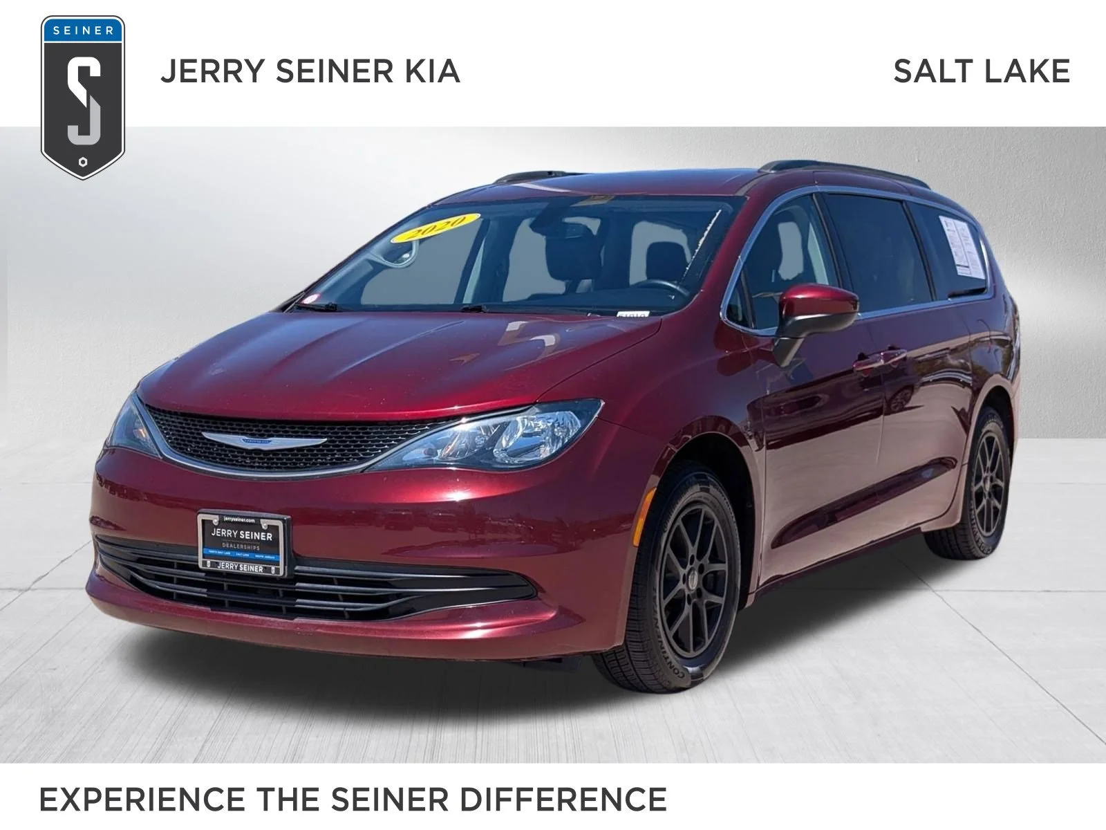 2020 Chrysler Voyager LXI's photo