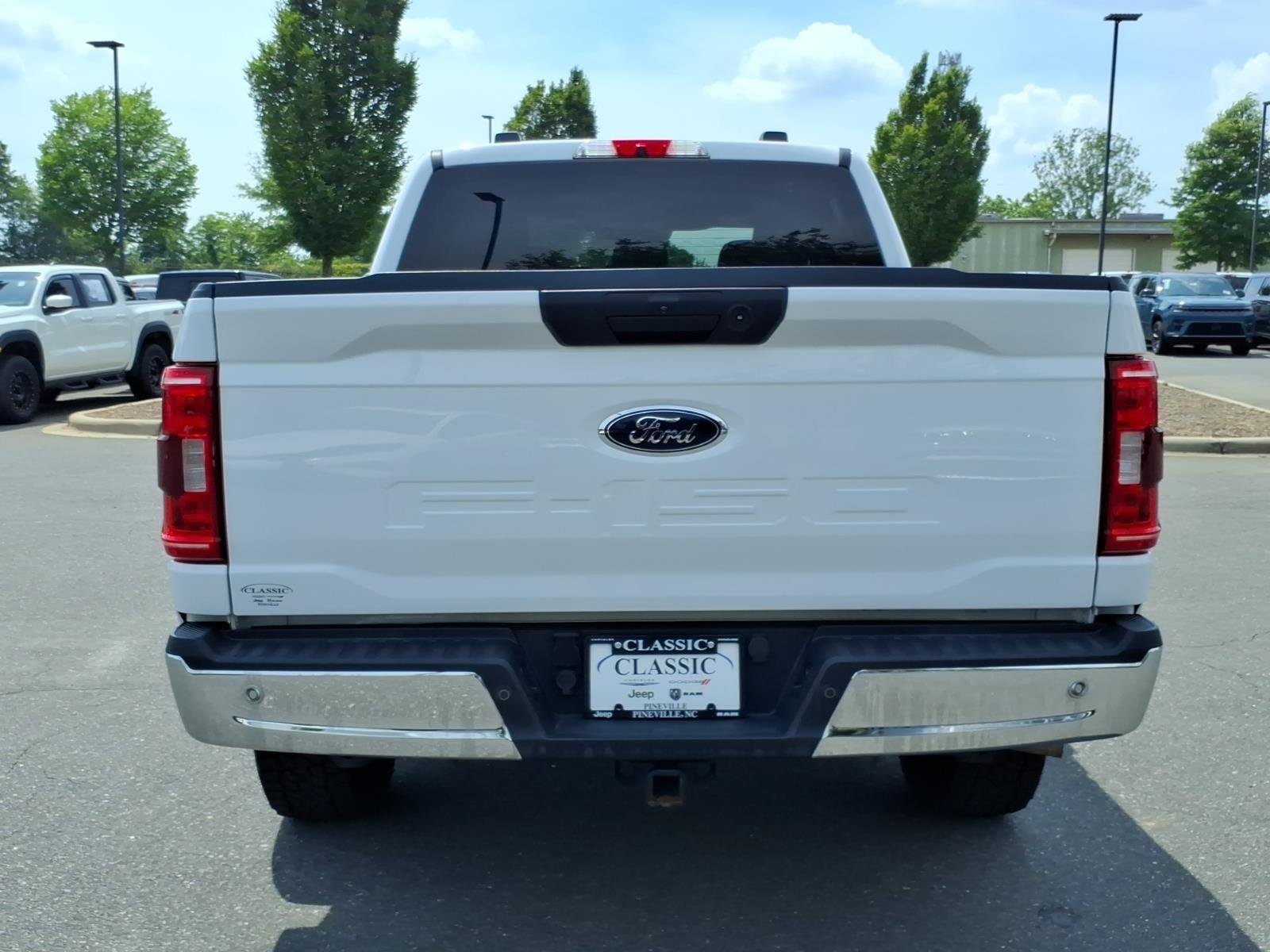 Used 2022 Oxford White Ford XLT image 15