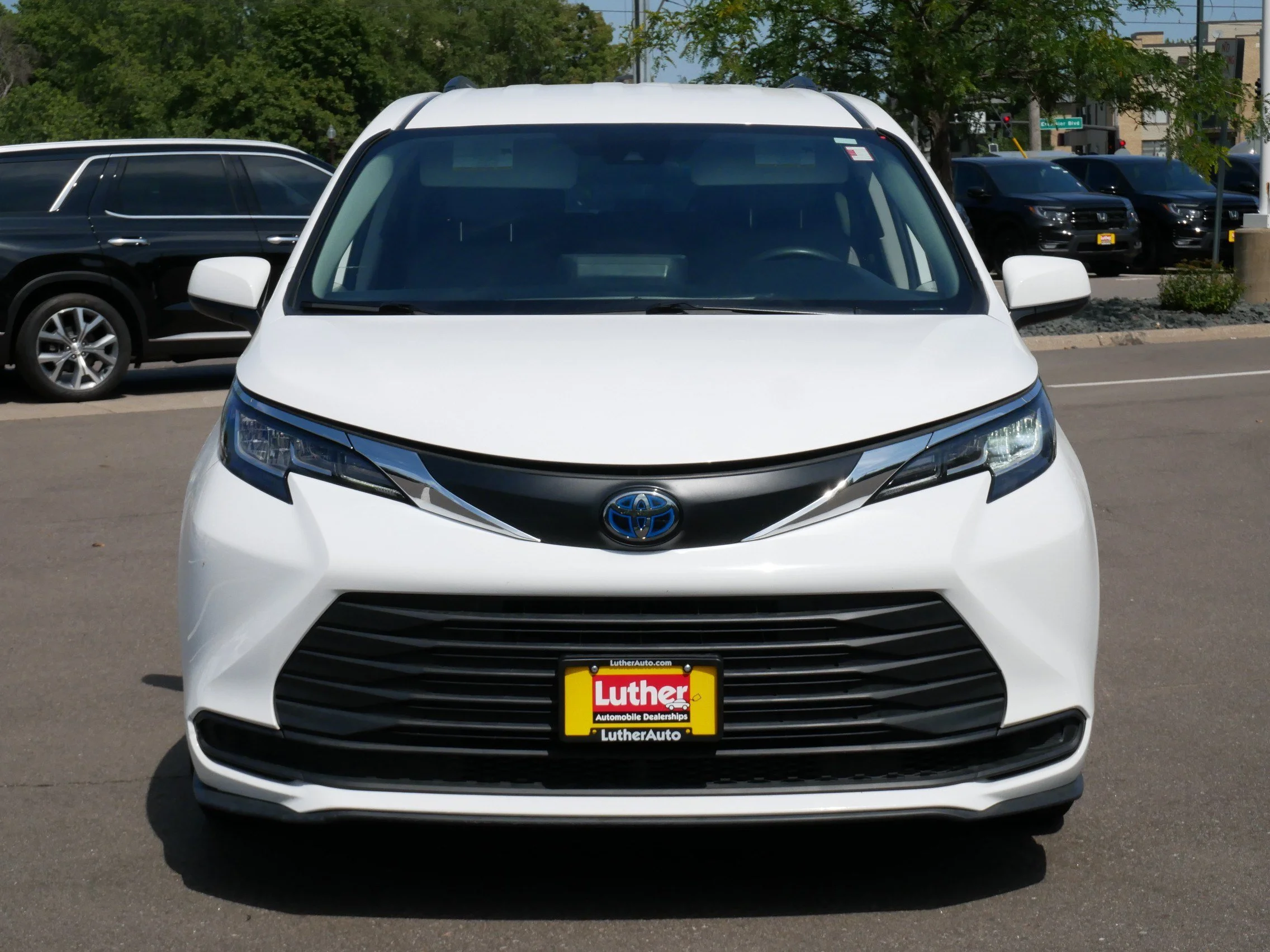 Used 2021 Toyota Sienna LE with VIN 5TDKRKECXMS062490 for sale in Hopkins, Minnesota