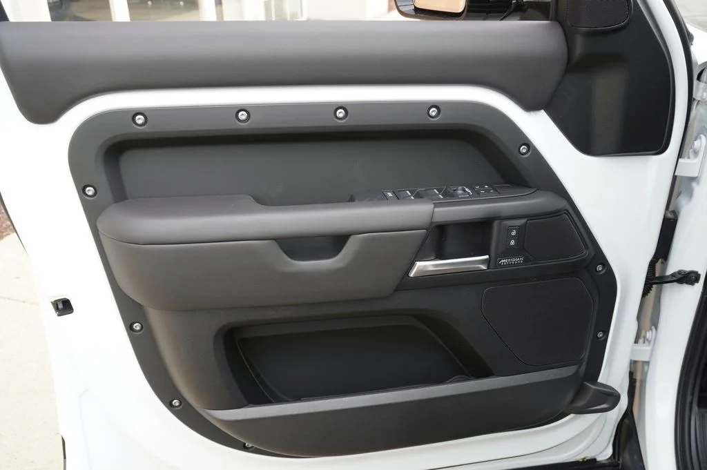New 2026 Fuji White Land Rover X-Dynamic SE image 11