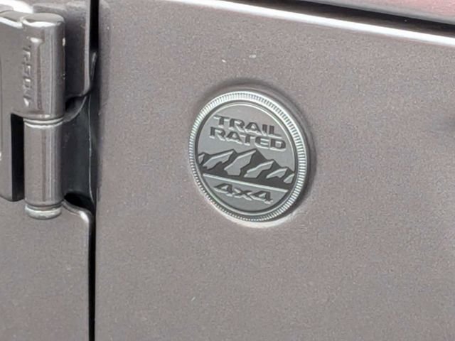 Used 2025 Gray Jeep Sahara image 13