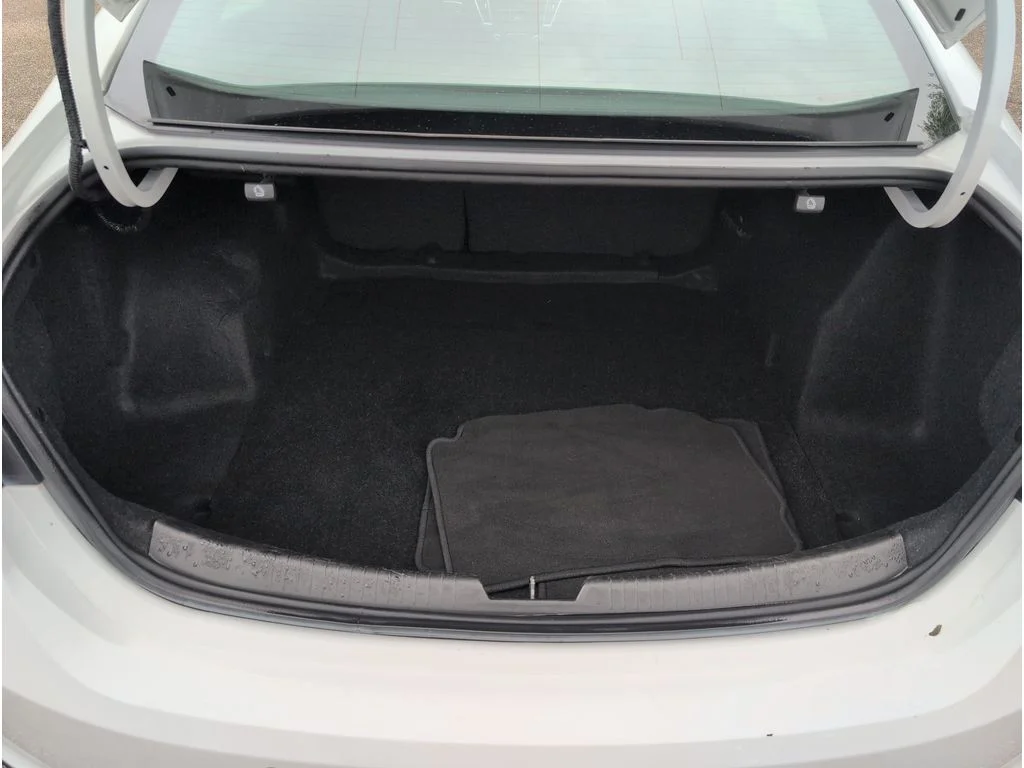 Used 2024 WHITE Chevrolet 4dr Sdn 1LT image 33