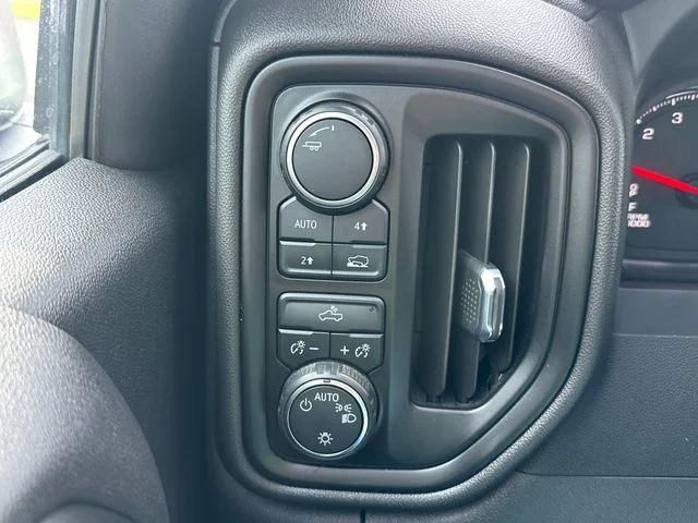 Used 2022 Summit White Chevrolet Custom image 18