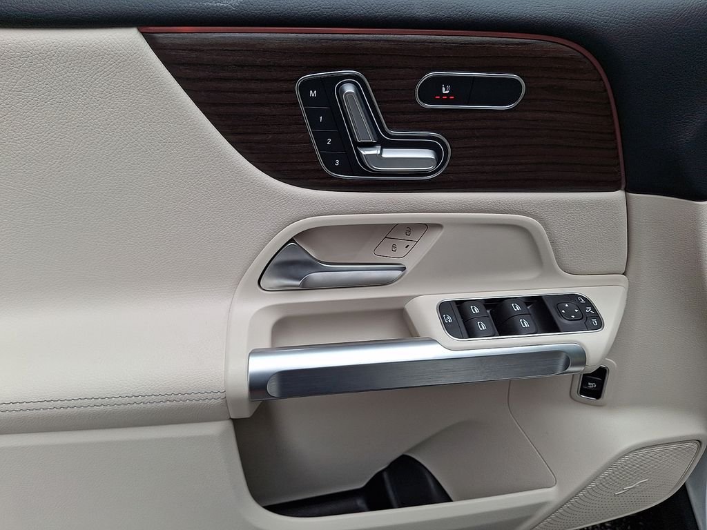 Used 2026 White Mercedes-Benz GLB 250 image 12