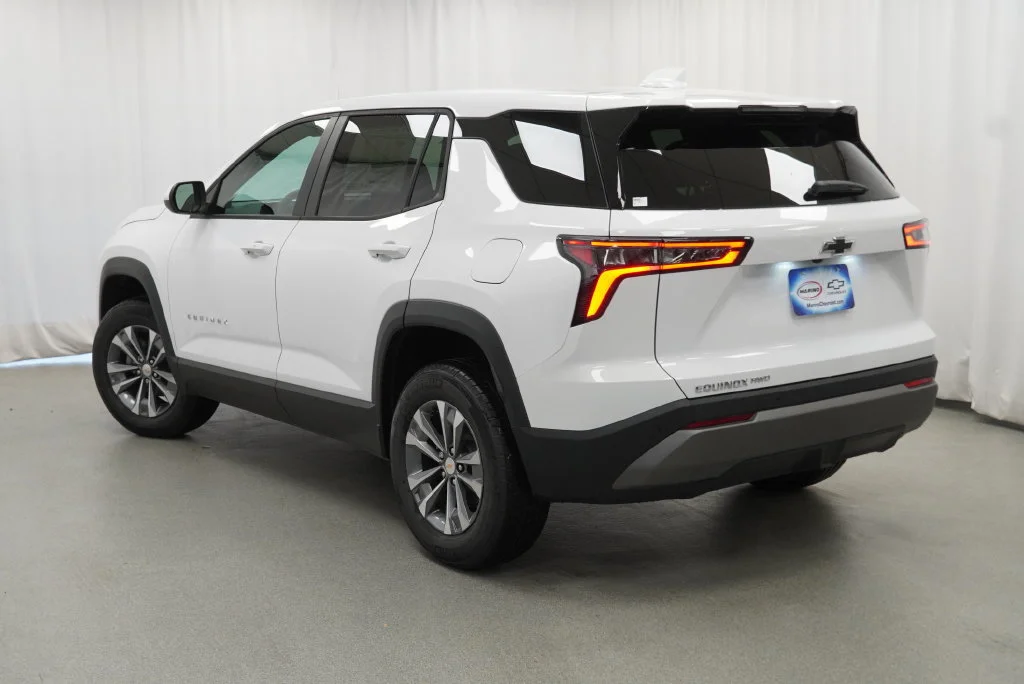 New 2027 Summit White Chevrolet LT image 5