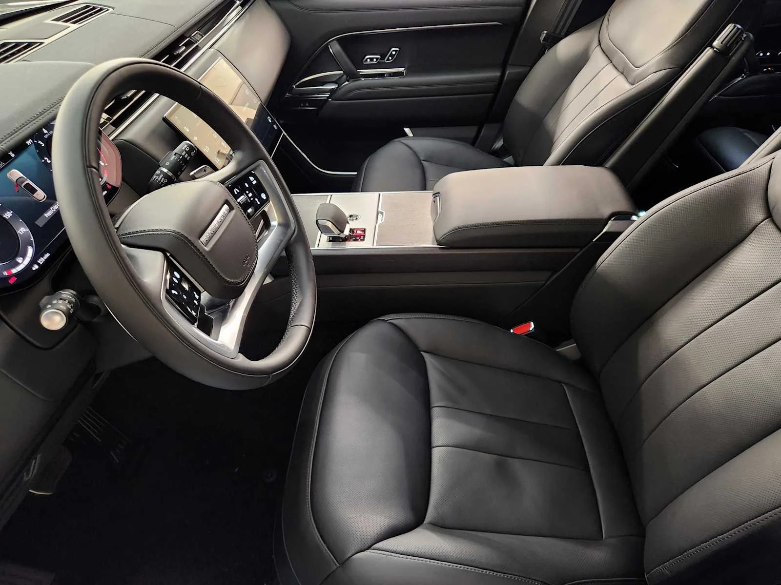 New 2026 Santorini Black Metallic Land Rover SE - P530 LWB 7 Seat image 22